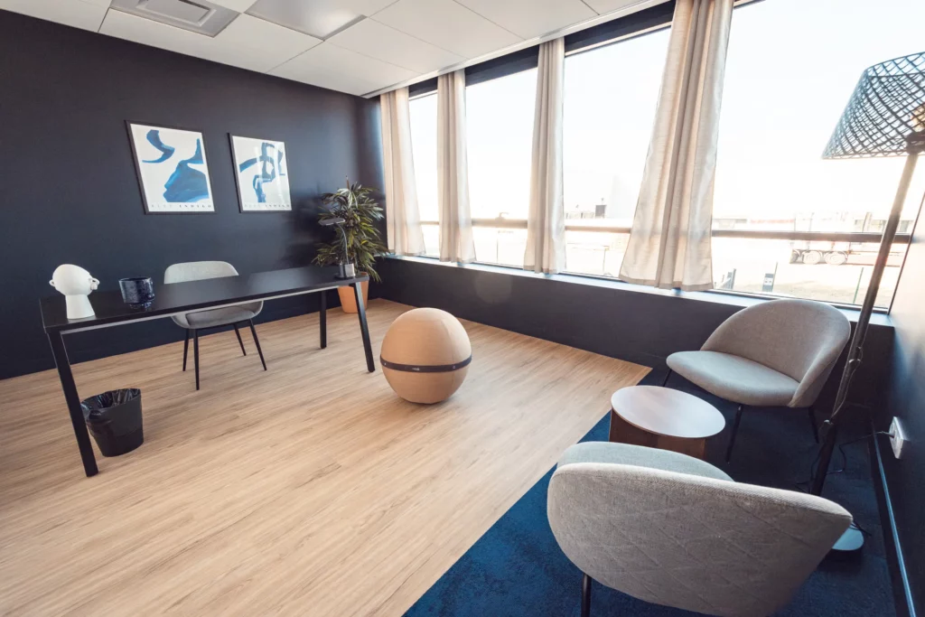 Wellbee Space - Coworking - espace bureau indviduel meublé à la location