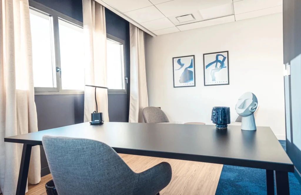Espace de coworking Wellbee Office, bureaux lumineux et design
